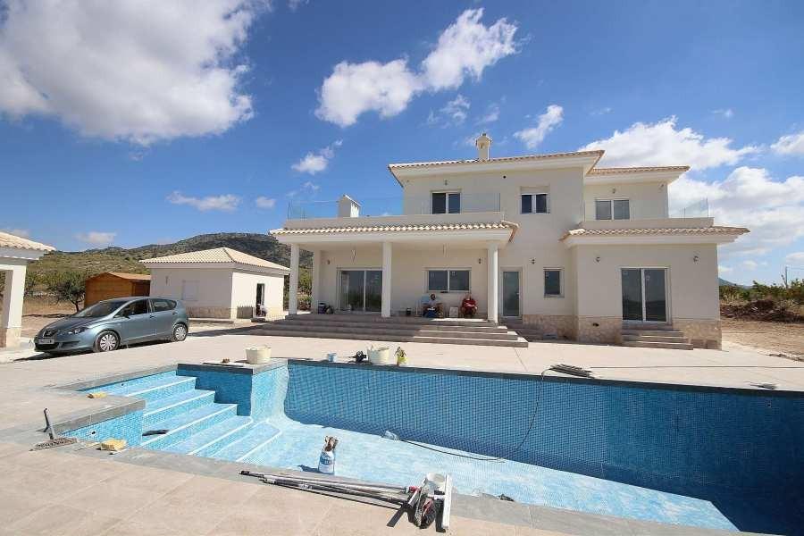 For sale - 4 Bedroom 3 Bathroom Villa in Pinoso - Camino Del Prado  - Alicante