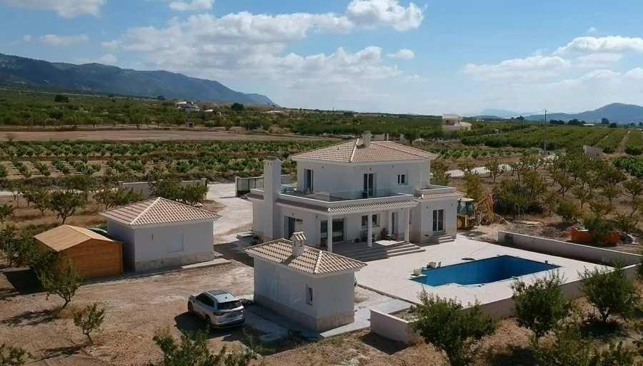 For sale - 4 Bedroom 3 Bathroom Villa in Pinoso - Camino Del Prado  - Alicante
