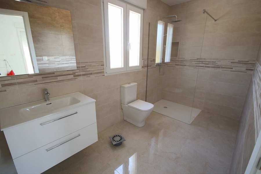 For sale - 4 Bedroom 3 Bathroom Villa in Pinoso - Camino Del Prado  - Alicante
