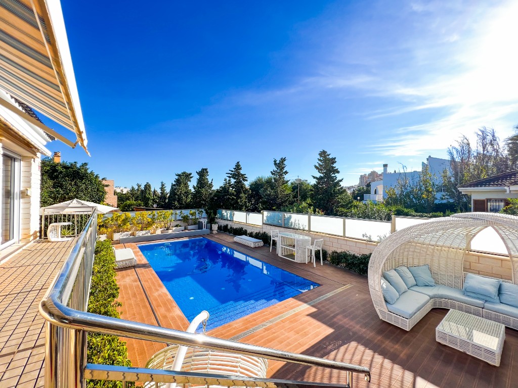 For sale - 5 Bedroom 4 Bathroom Villa in La Mata - La Mata  - Alicante