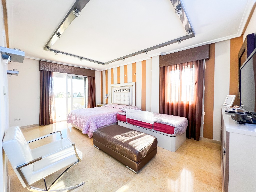 For sale - 5 Bedroom 4 Bathroom Villa in La Mata - La Mata  - Alicante