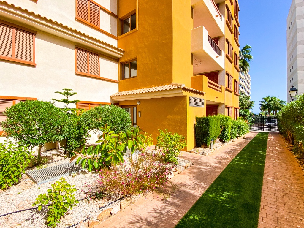 For sale - 2 Bedroom 1 Bathroom Apartamento in Punta Prima - Punta Prima  - Alicante