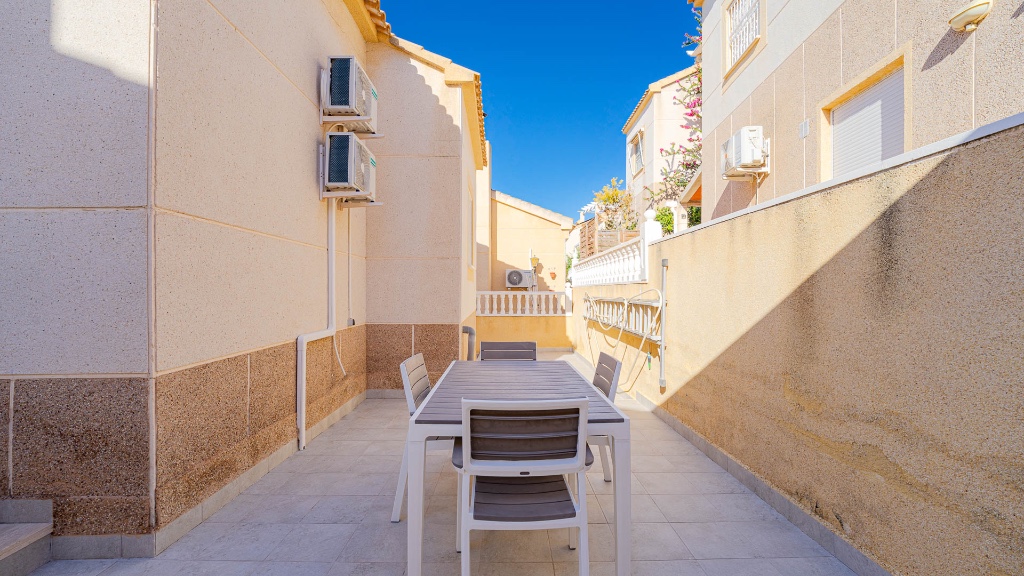 For sale - 2 Bedroom 1 Bathroom Villa in Los Altos - Los Altos  - Alicante