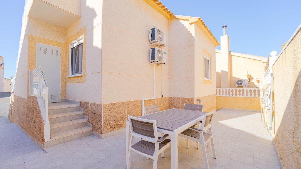 For sale - 2 Bedroom 1 Bathroom Villa in Los Altos - Los Altos  - Alicante