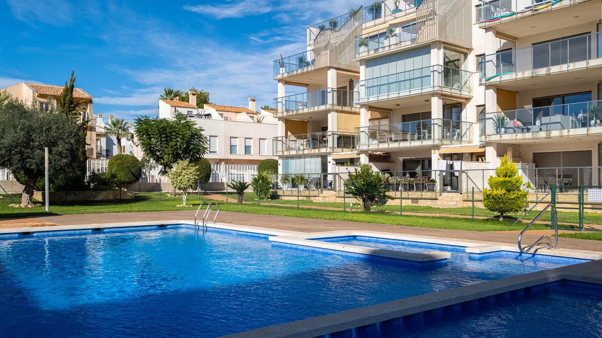 For sale - 2 Bedroom 2 Bathroom Apartment - Middle Floor Apartment in Orihuela - Villamartin  - Alicante