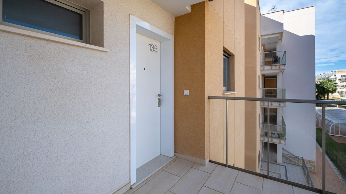 For sale - 2 Bedroom 2 Bathroom Apartment - Middle Floor Apartment in Orihuela - Villamartin  - Alicante