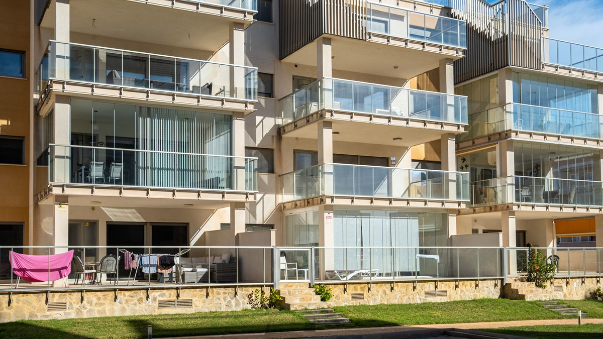 For sale - 2 Bedroom 2 Bathroom Apartment - Middle Floor Apartment in Orihuela - Villamartin  - Alicante