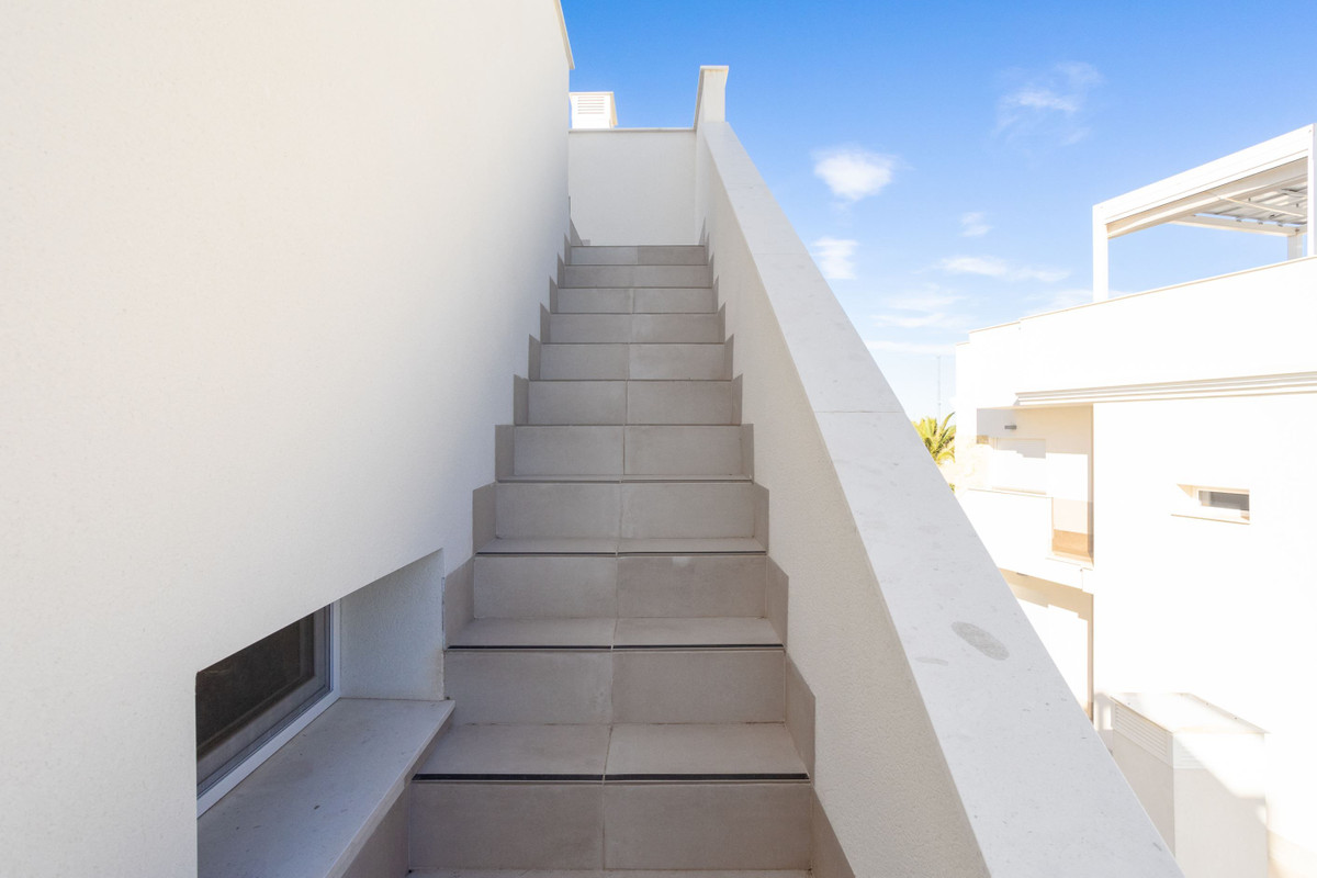 For sale - 2 Bedroom 2 Bathroom Apartment - Top Floor Apartment in Orihuela - Villamartin  - Alicante