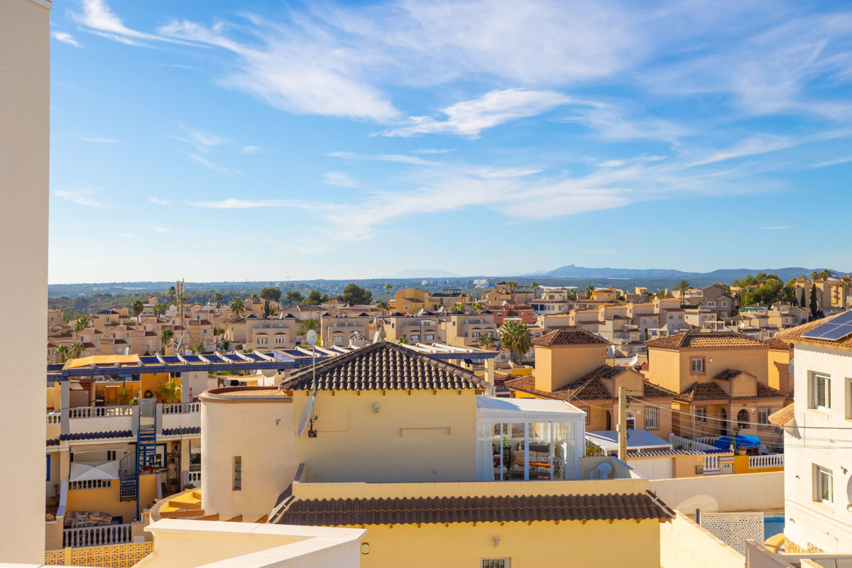 For sale - 2 Bedroom 2 Bathroom Apartment - Top Floor Apartment in Orihuela - Villamartin  - Alicante