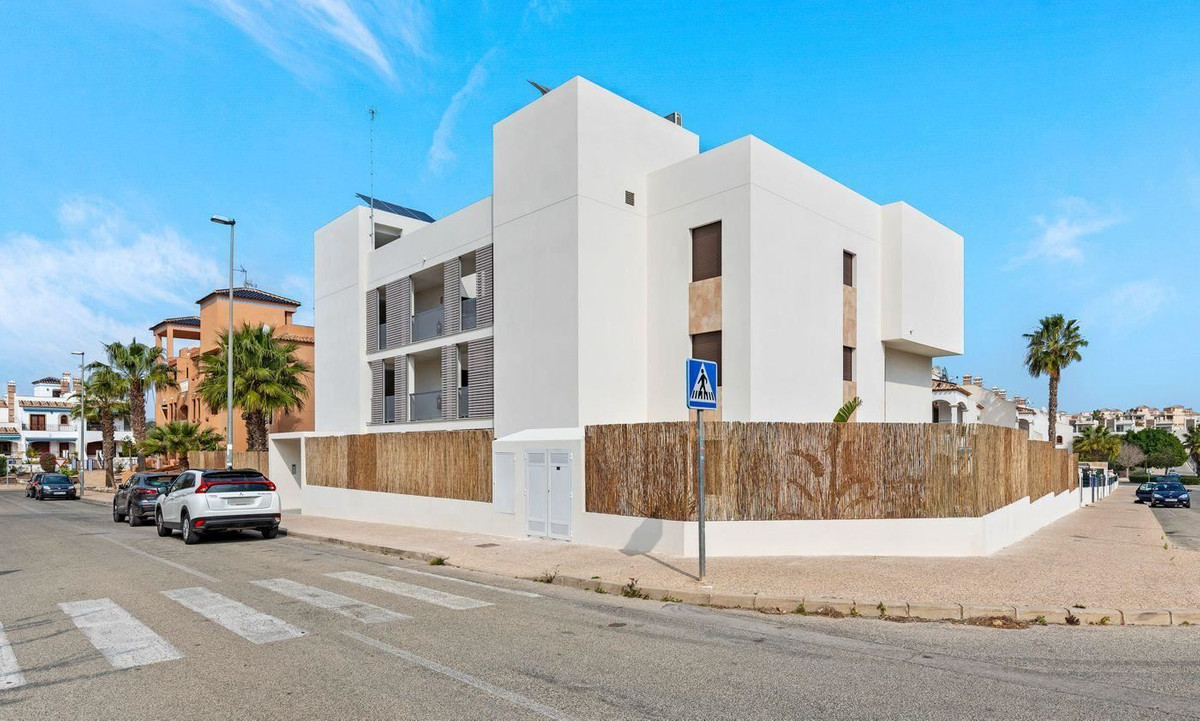 For sale - 2 Bedroom 2 Bathroom Apartment - Middle Floor Apartment in Orihuela - Villamartin  - Alicante