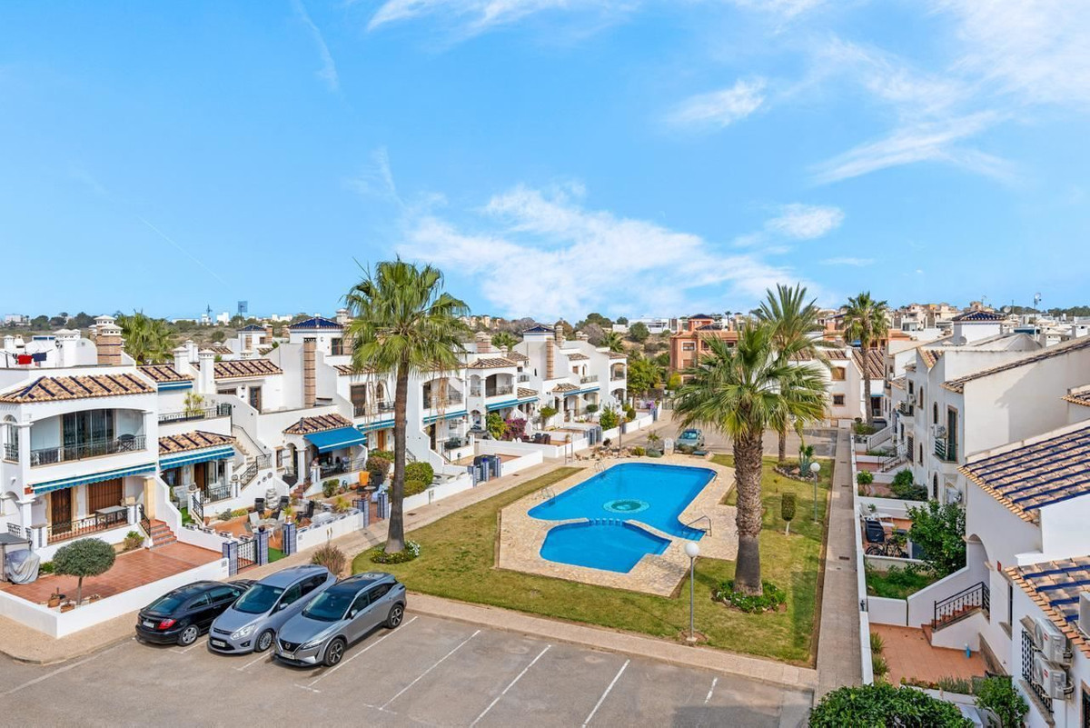 For sale - 2 Bedroom 2 Bathroom Apartment - Middle Floor Apartment in Orihuela - Villamartin  - Alicante