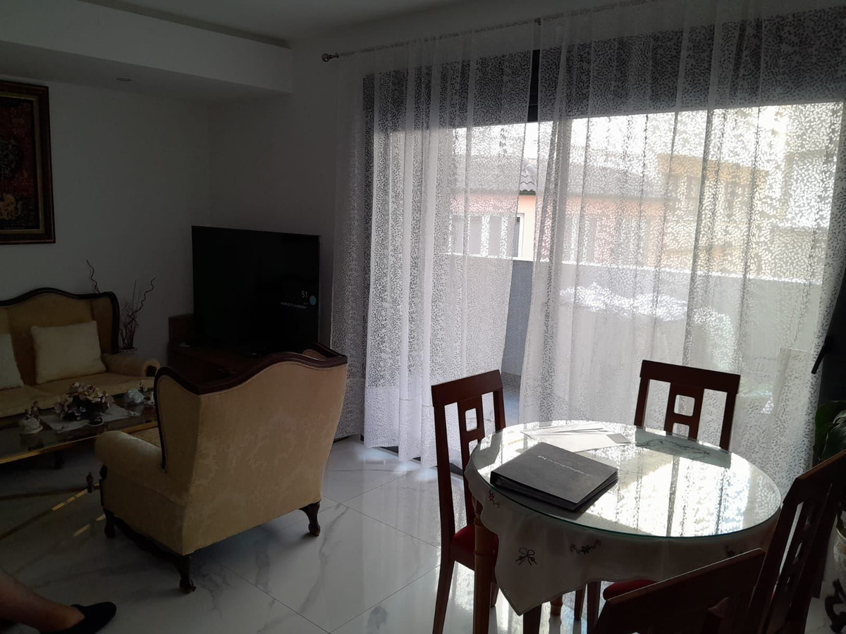 For sale - 3 Bedroom 2 Bathroom Apartment - Middle Floor Apartment in Torrevieja - Torrevieja Centro  - Alicante