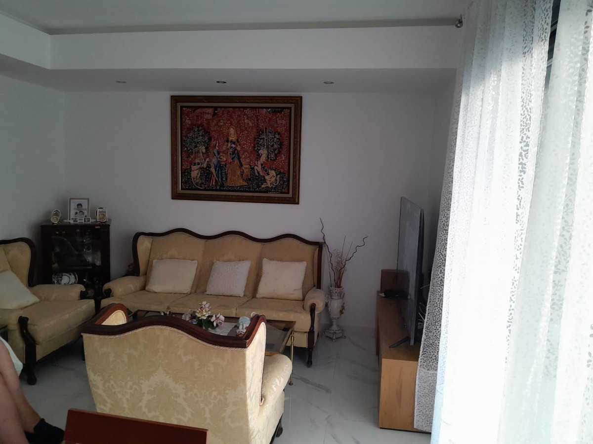 For sale - 3 Bedroom 2 Bathroom Apartment - Middle Floor Apartment in Torrevieja - Torrevieja Centro  - Alicante