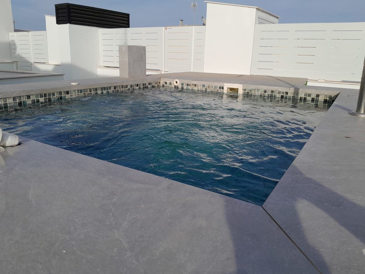 For sale - 3 Bedroom 2 Bathroom Apartment - Middle Floor Apartment in Torrevieja - Torrevieja Centro  - Alicante