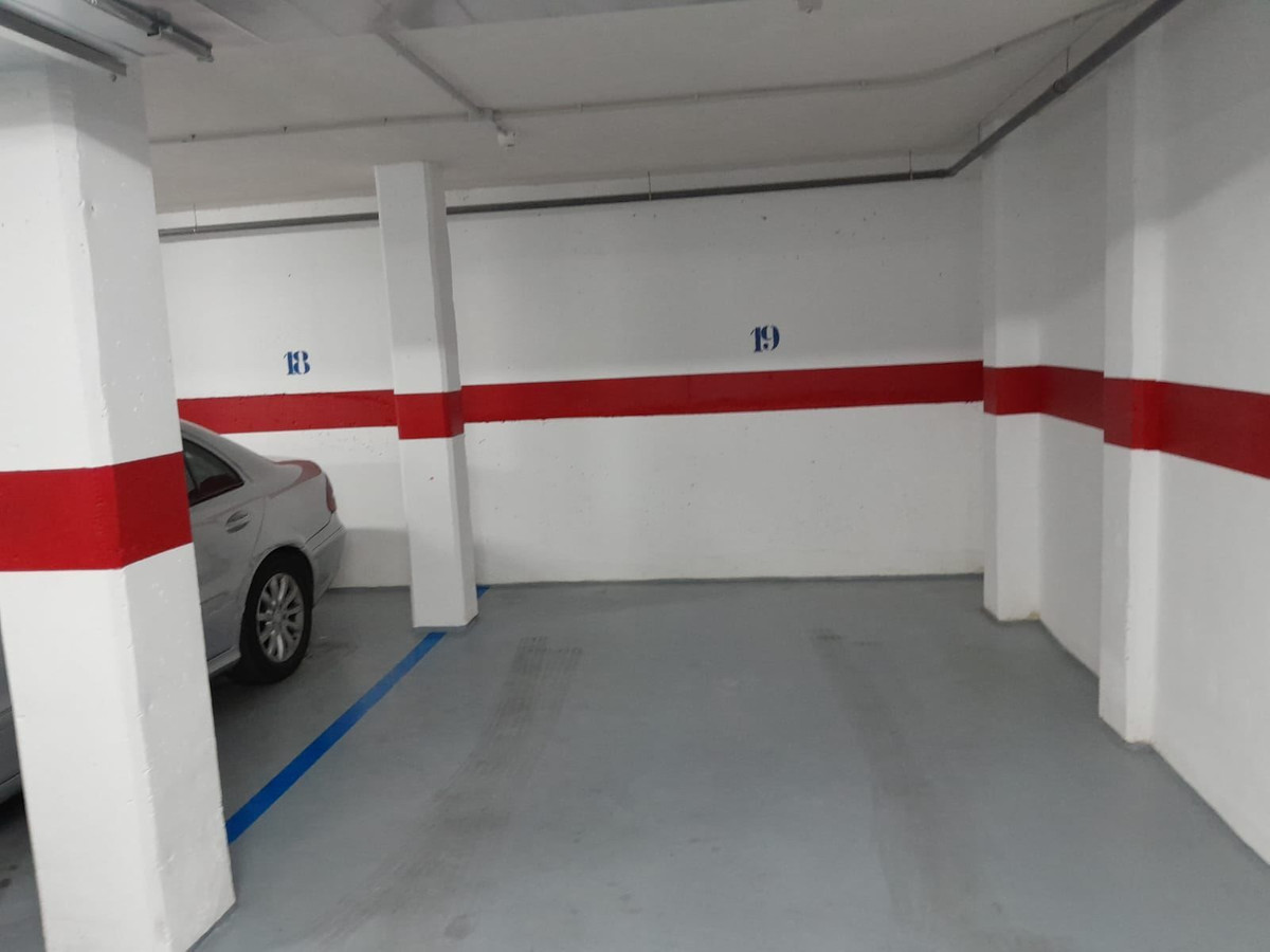 For sale - 3 Bedroom 2 Bathroom Apartment - Middle Floor Apartment in Torrevieja - Torrevieja Centro  - Alicante