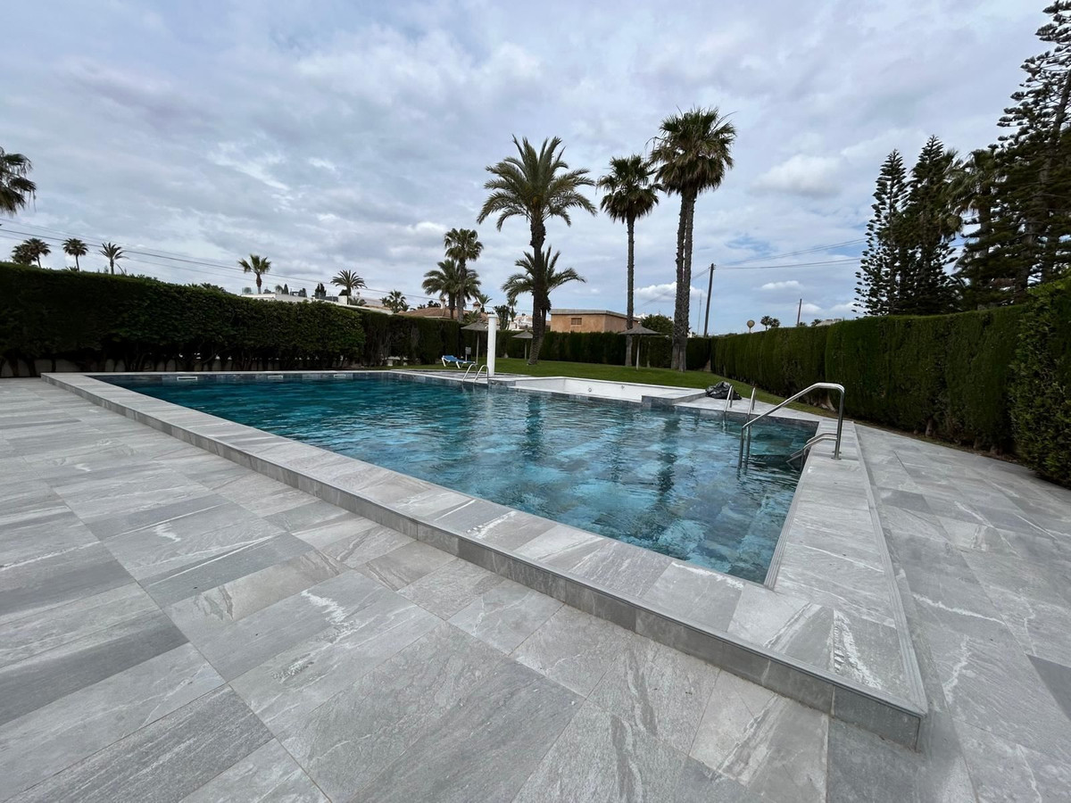 For sale - 3 Bedroom 2 Bathroom Apartment - Middle Floor Apartment in Orihuela - Playa Flamenca  - Alicante