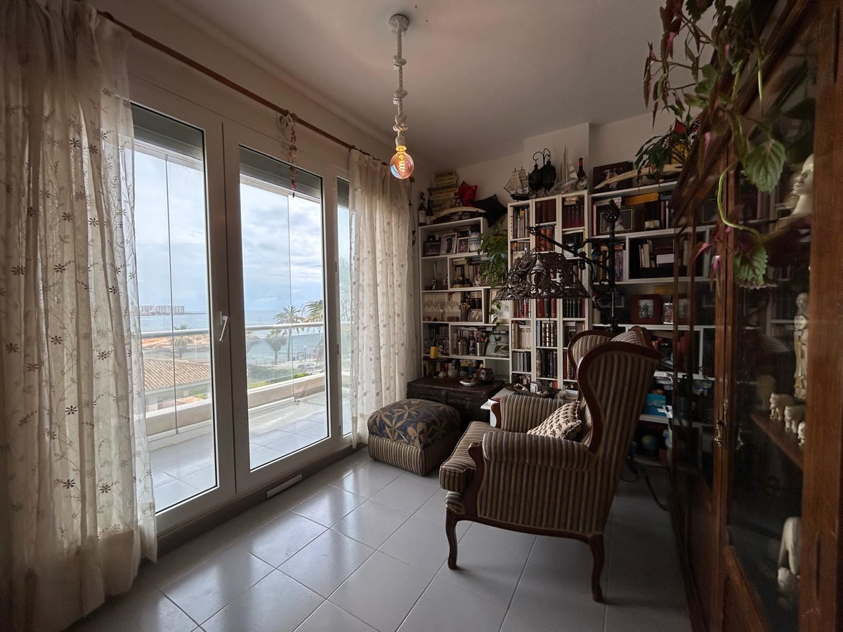 For sale - 3 Bedroom 2 Bathroom Apartment - Middle Floor Apartment in Orihuela - Playa Flamenca  - Alicante