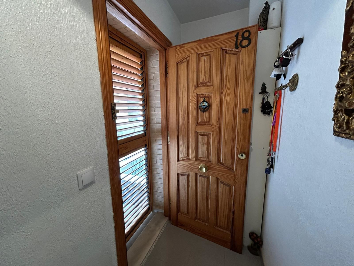 For sale - 3 Bedroom 2 Bathroom Apartment - Middle Floor Apartment in Orihuela - Playa Flamenca  - Alicante