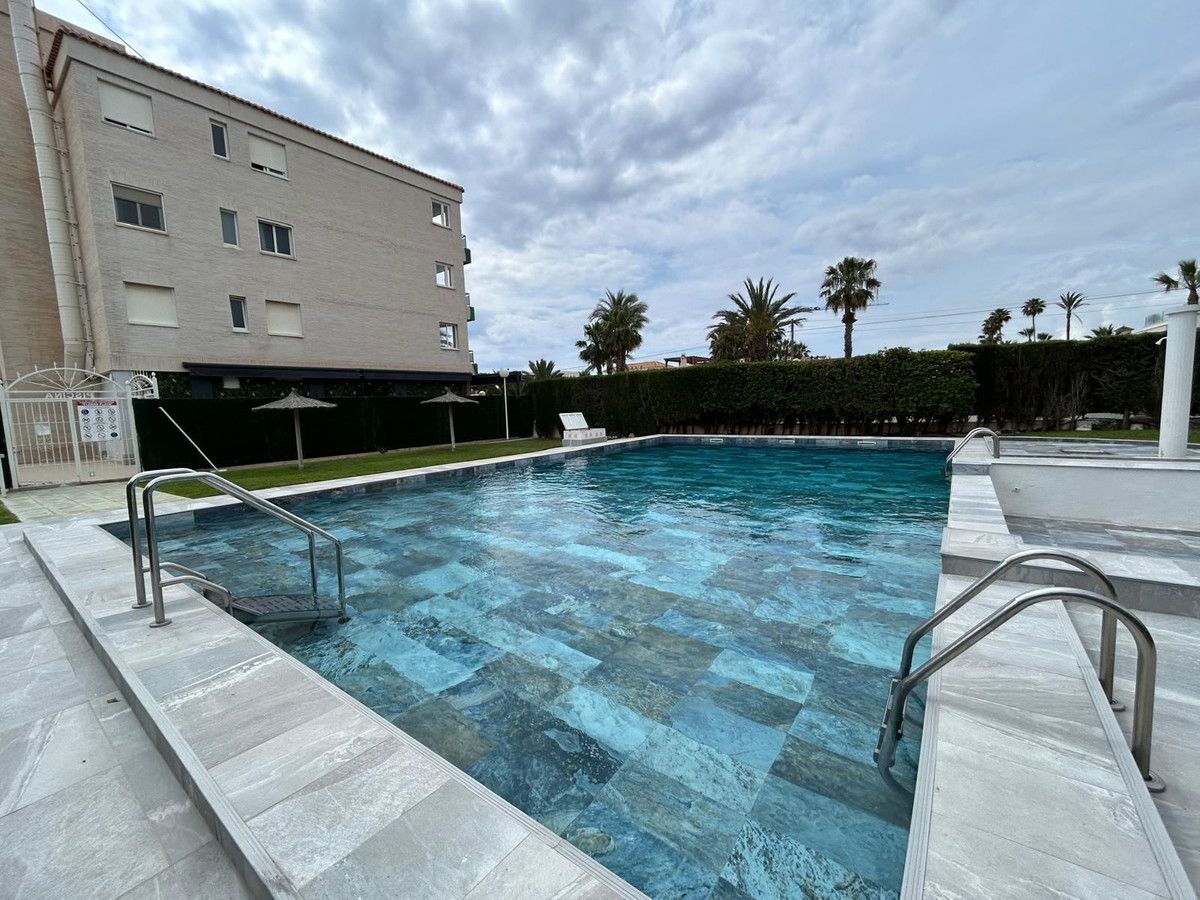 For sale - 3 Bedroom 2 Bathroom Apartment - Middle Floor Apartment in Orihuela - Playa Flamenca  - Alicante