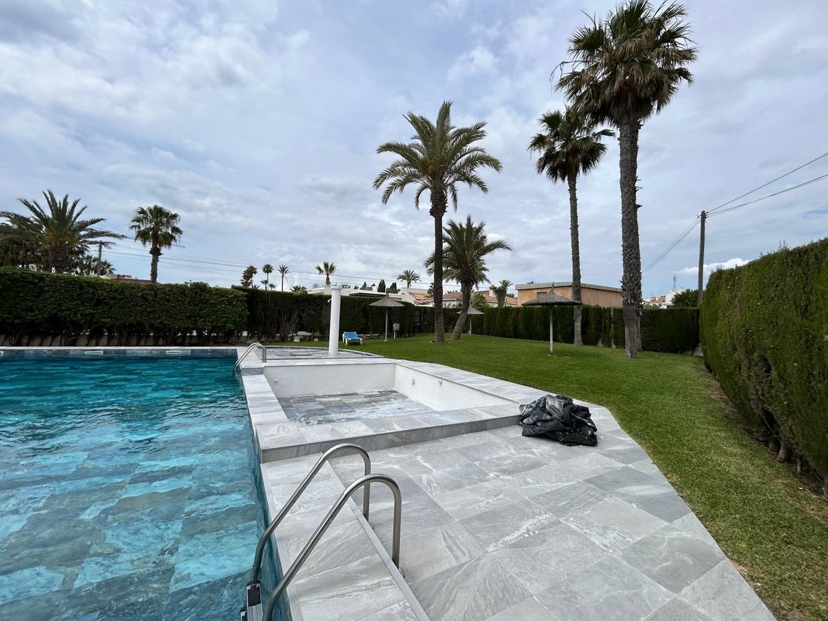 For sale - 3 Bedroom 2 Bathroom Apartment - Middle Floor Apartment in Orihuela - Playa Flamenca  - Alicante