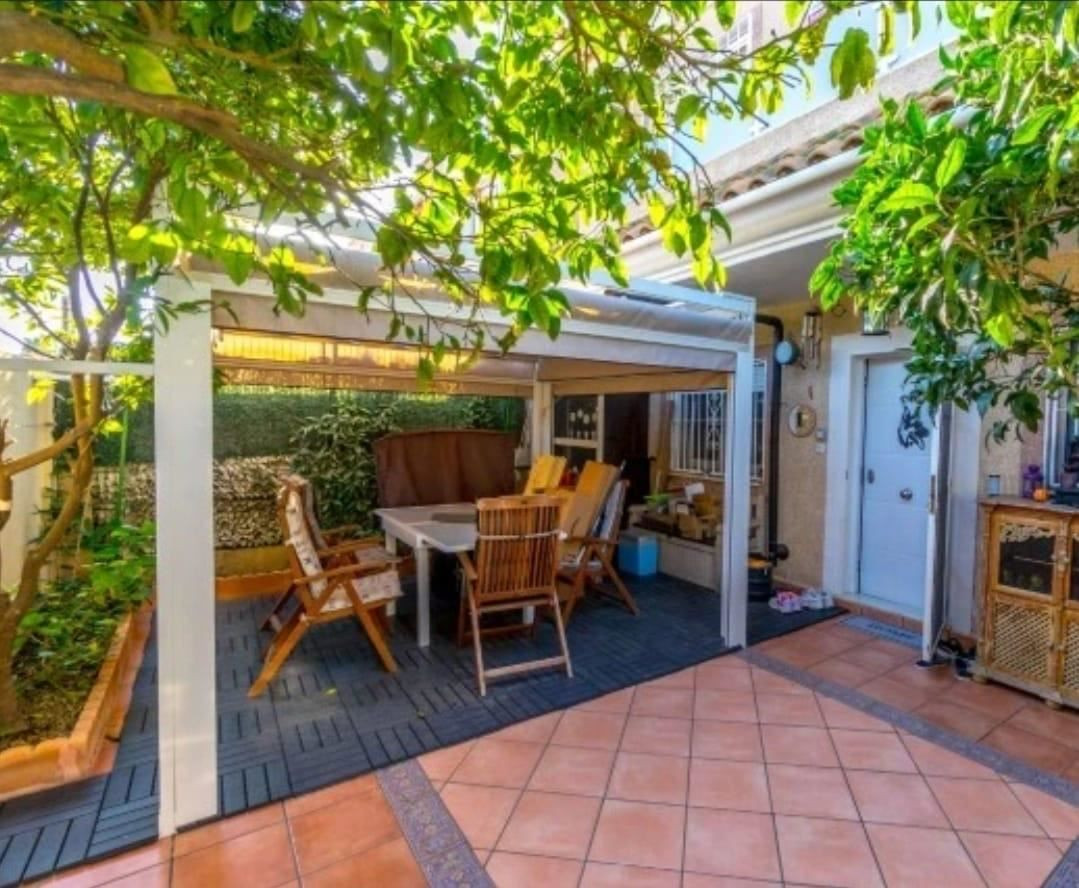 For sale - 3 Bedroom 2 Bathroom House - Townhouse in Torrevieja - Torrevieja Centro  - Alicante