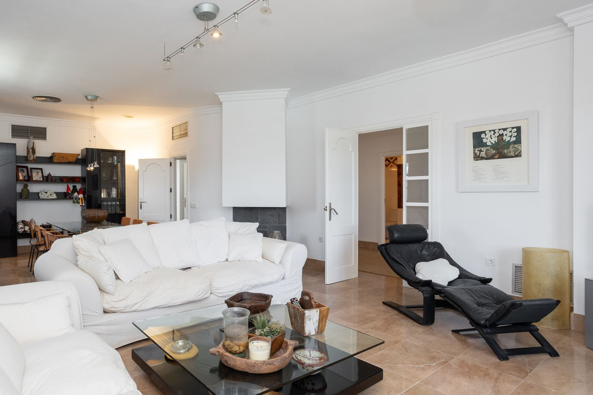 For sale - 4 Bedroom 4 Bathroom House - Detached Villa in Torrevieja - Torrevieja Centro  - Alicante