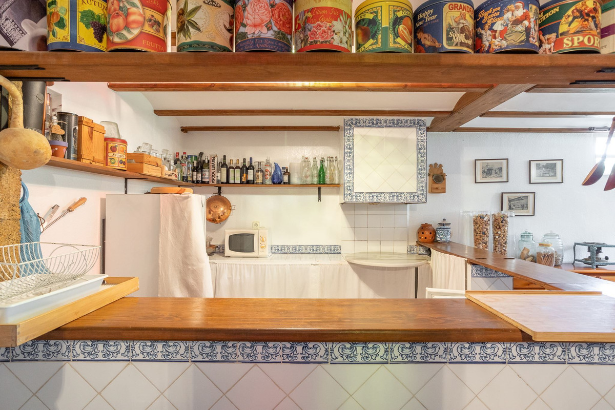 For sale - 4 Bedroom 4 Bathroom House - Detached Villa in Torrevieja - Torrevieja Centro  - Alicante