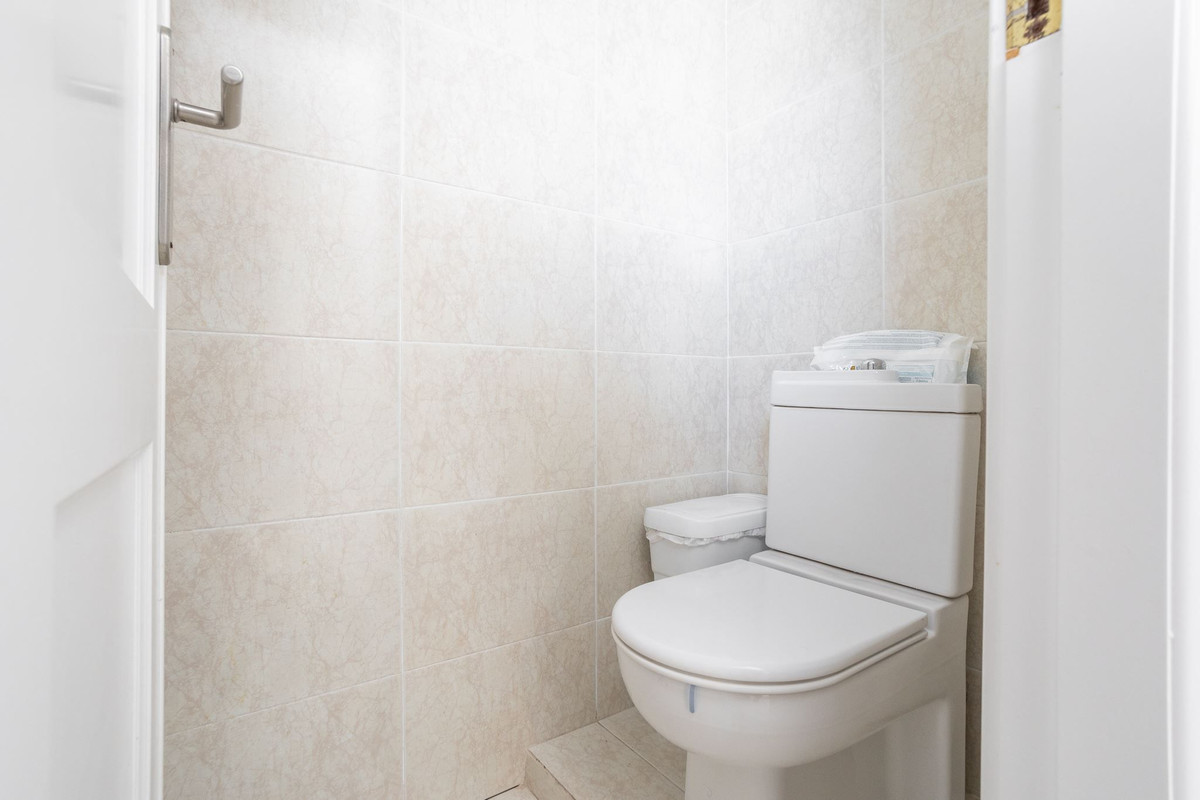 For sale - 4 Bedroom 4 Bathroom House - Detached Villa in Torrevieja - Torrevieja Centro  - Alicante
