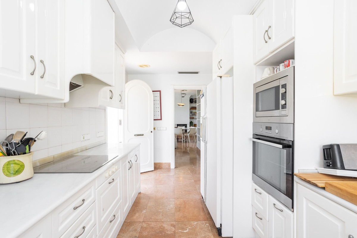 For sale - 4 Bedroom 4 Bathroom House - Detached Villa in Torrevieja - Torrevieja Centro  - Alicante