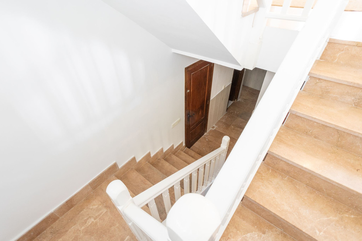 For sale - 4 Bedroom 4 Bathroom House - Detached Villa in Torrevieja - Torrevieja Centro  - Alicante