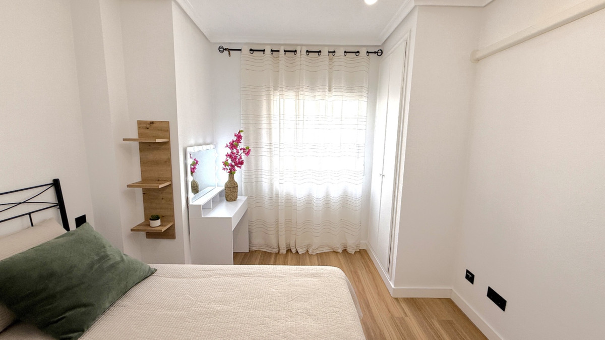 For sale - 2 Bedroom 1 Bathroom Apartment - Ground Floor Apartment in Torrevieja - Torrevieja Centro  - Alicante