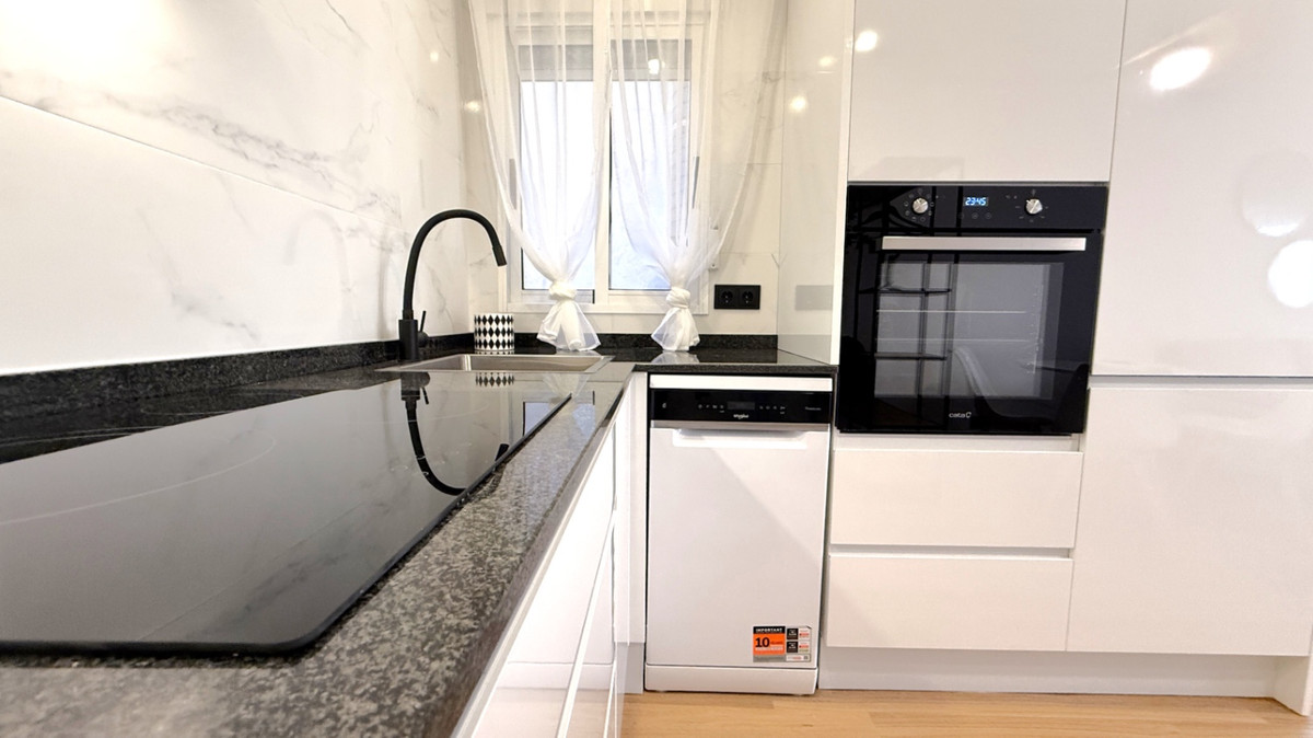 For sale - 2 Bedroom 1 Bathroom Apartment - Ground Floor Apartment in Torrevieja - Torrevieja Centro  - Alicante