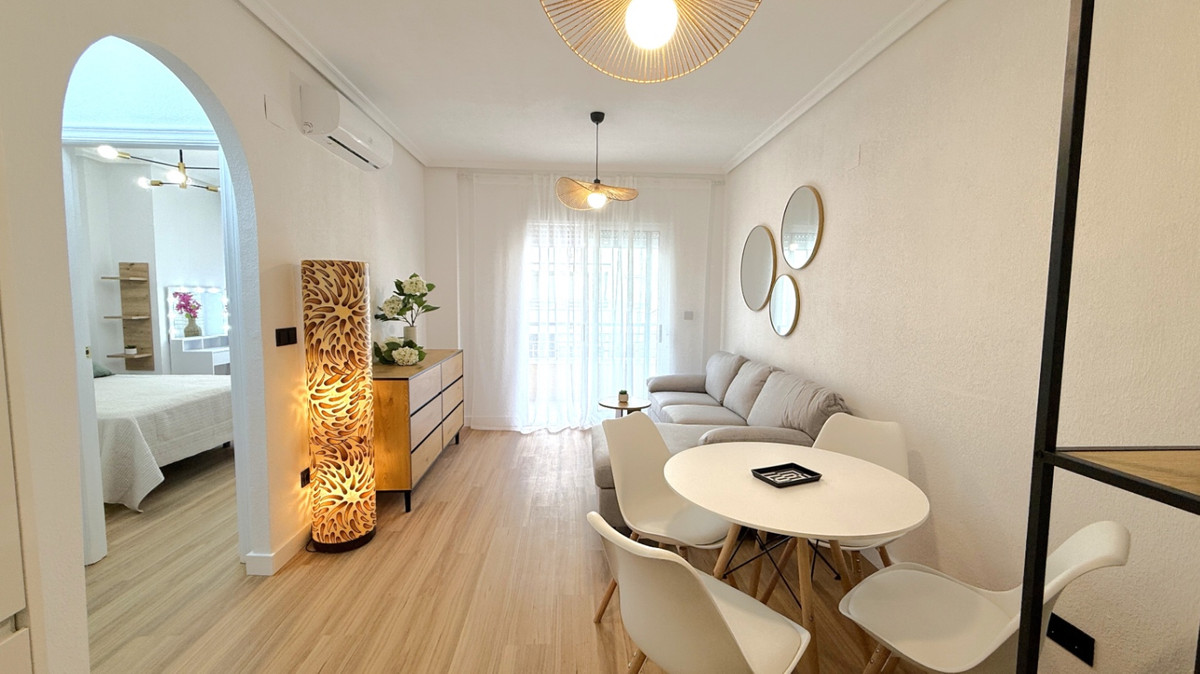 For sale - 2 Bedroom 1 Bathroom Apartment - Ground Floor Apartment in Torrevieja - Torrevieja Centro  - Alicante