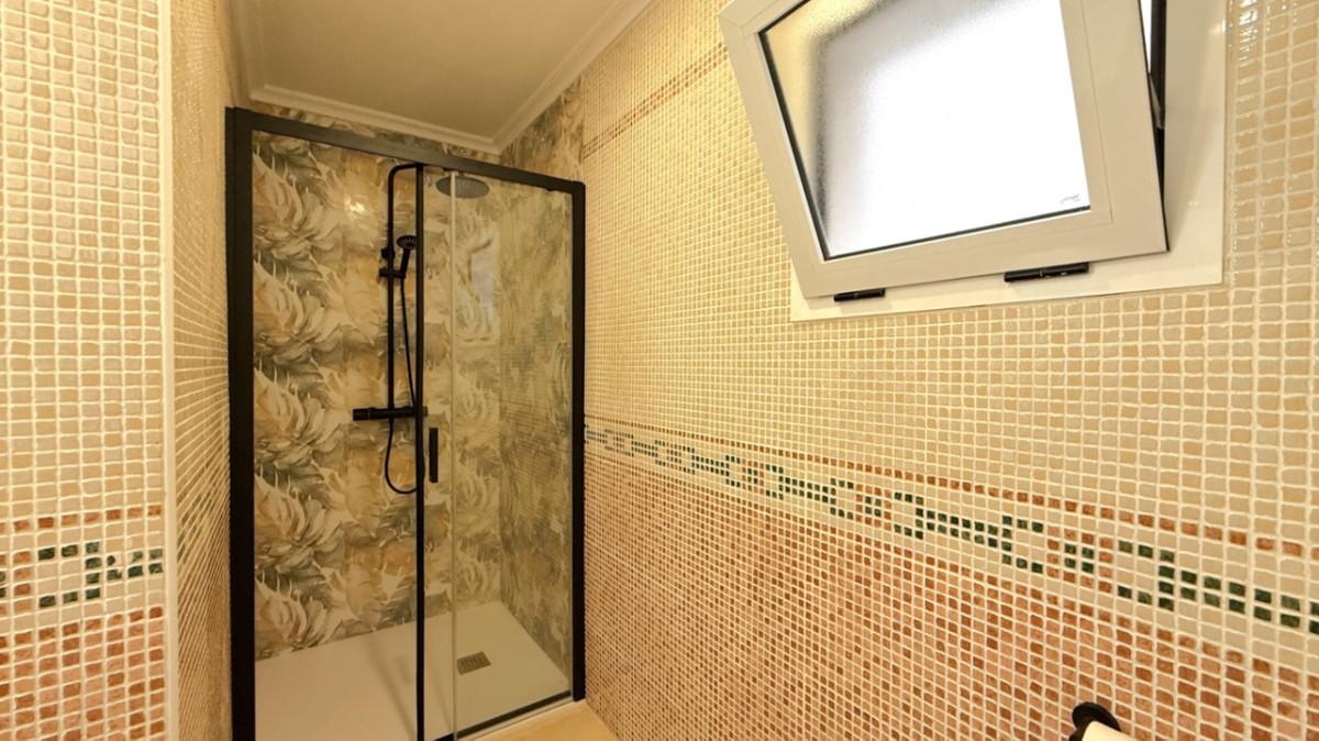 For sale - 2 Bedroom 1 Bathroom Apartment - Middle Floor Apartment in Torrevieja - Torrevieja Centro  - Alicante
