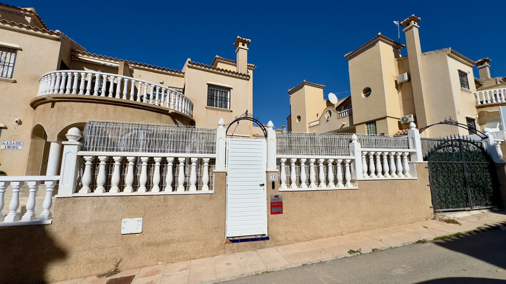 For sale - 2 Bedroom 2 Bathroom Villa in Villamartin - Costa Blanca  - Alicante