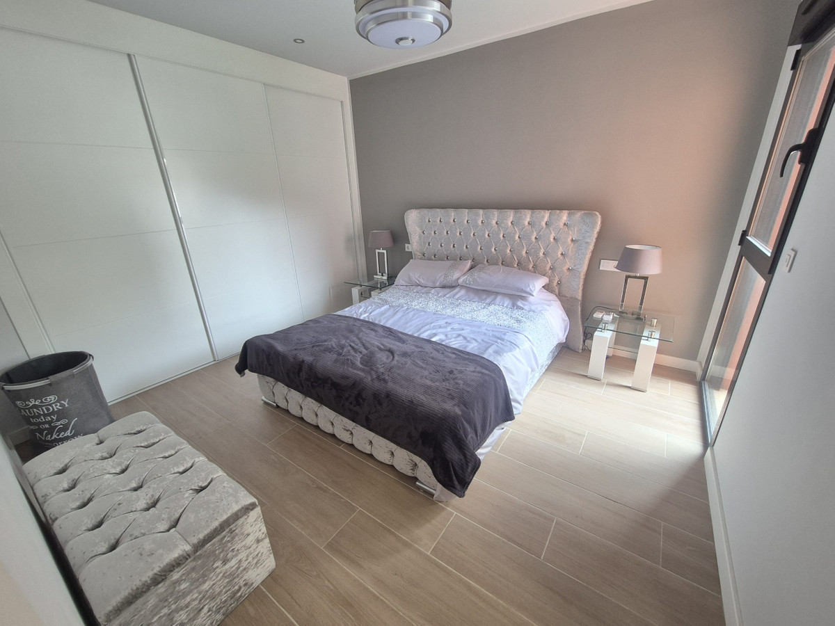 For sale - 2 Bedroom 2 Bathroom Apartment - in Villamartin - Orihuela Costa  - Alicante