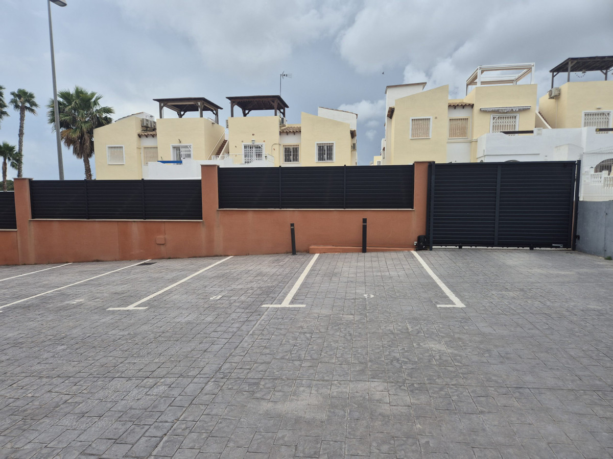 For sale - 2 Bedroom 2 Bathroom Apartment - in Villamartin - Orihuela Costa  - Alicante