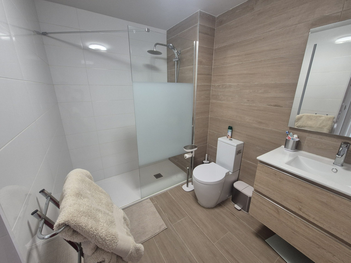 For sale - 2 Bedroom 2 Bathroom Apartment - in Villamartin - Orihuela Costa  - Alicante