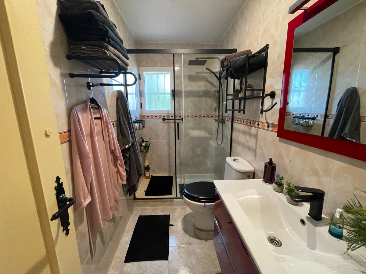 For sale - 5 Bedroom 3 Bathroom House - Detached Villa in Rojales - Benimar  - Alicante