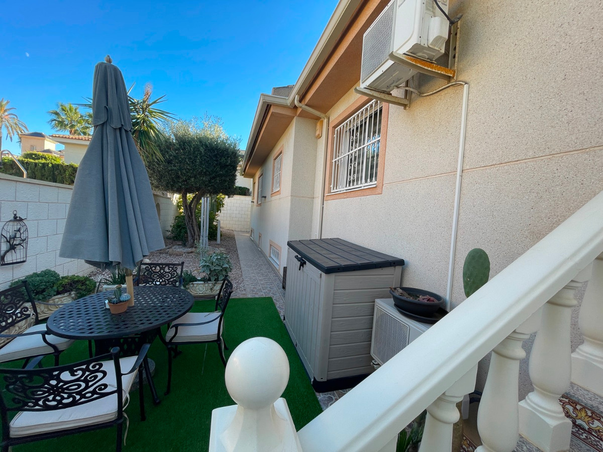 For sale - 5 Bedroom 3 Bathroom House - Detached Villa in Rojales - Benimar  - Alicante