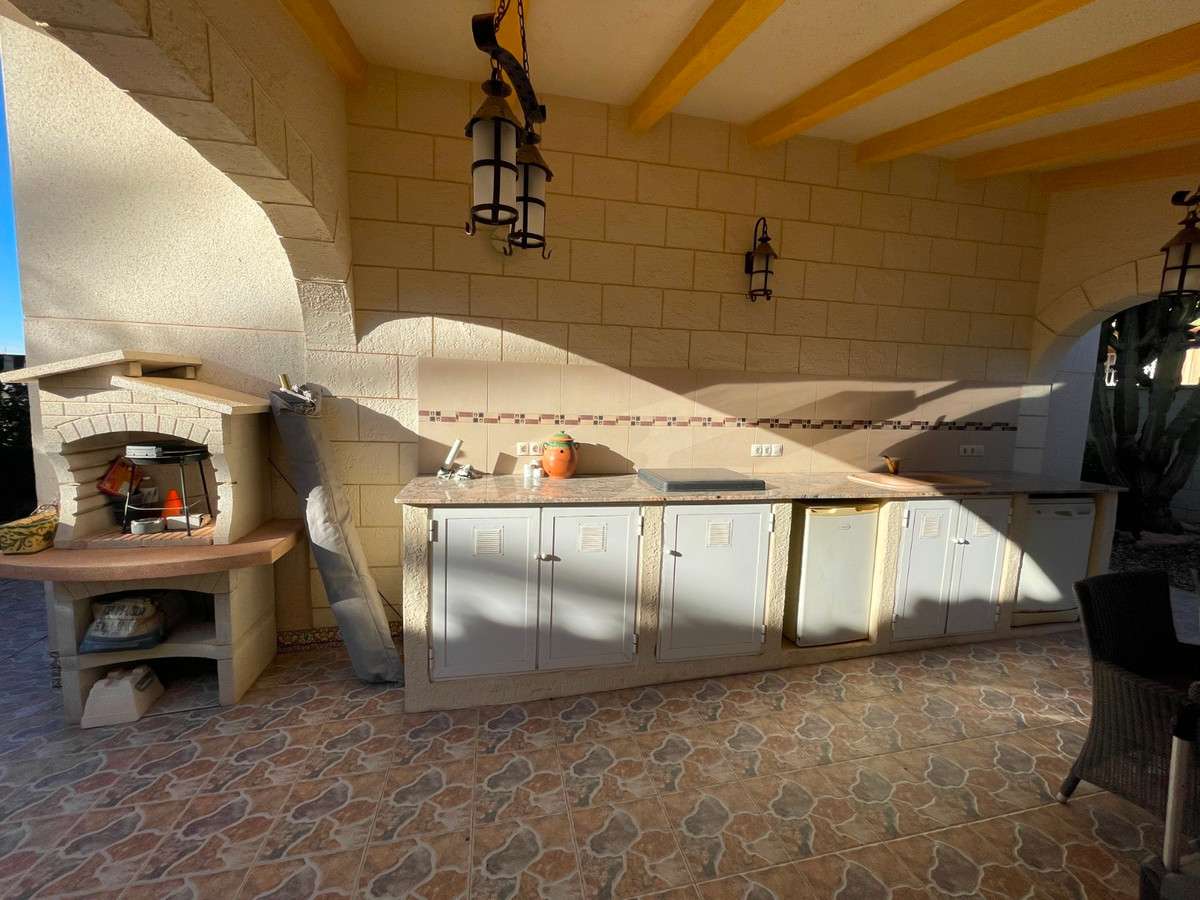 For sale - 5 Bedroom 3 Bathroom House - Detached Villa in Rojales - Benimar  - Alicante