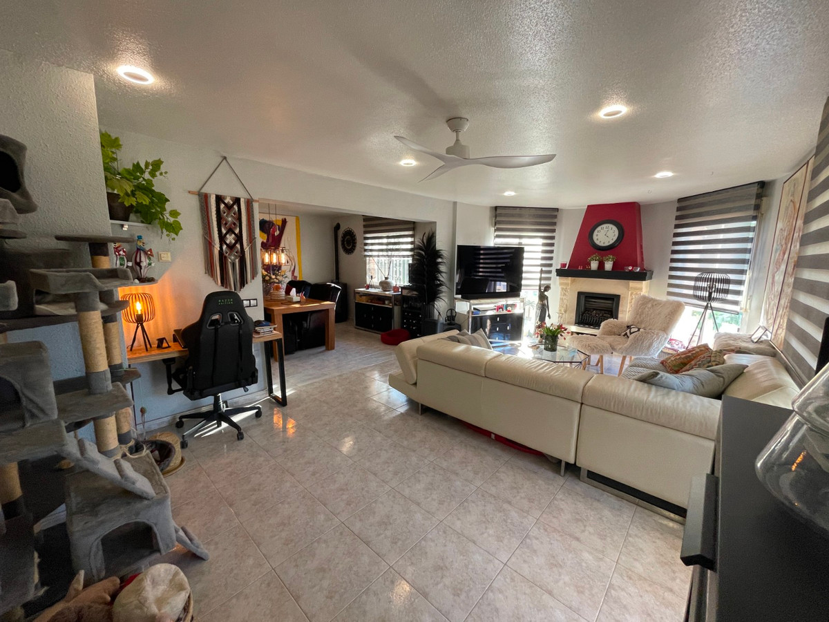 For sale - 5 Bedroom 3 Bathroom House - Detached Villa in Rojales - Benimar  - Alicante