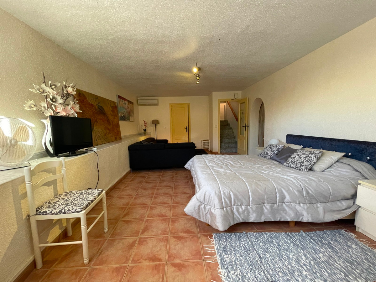 For sale - 5 Bedroom 3 Bathroom House - Detached Villa in Rojales - Benimar  - Alicante