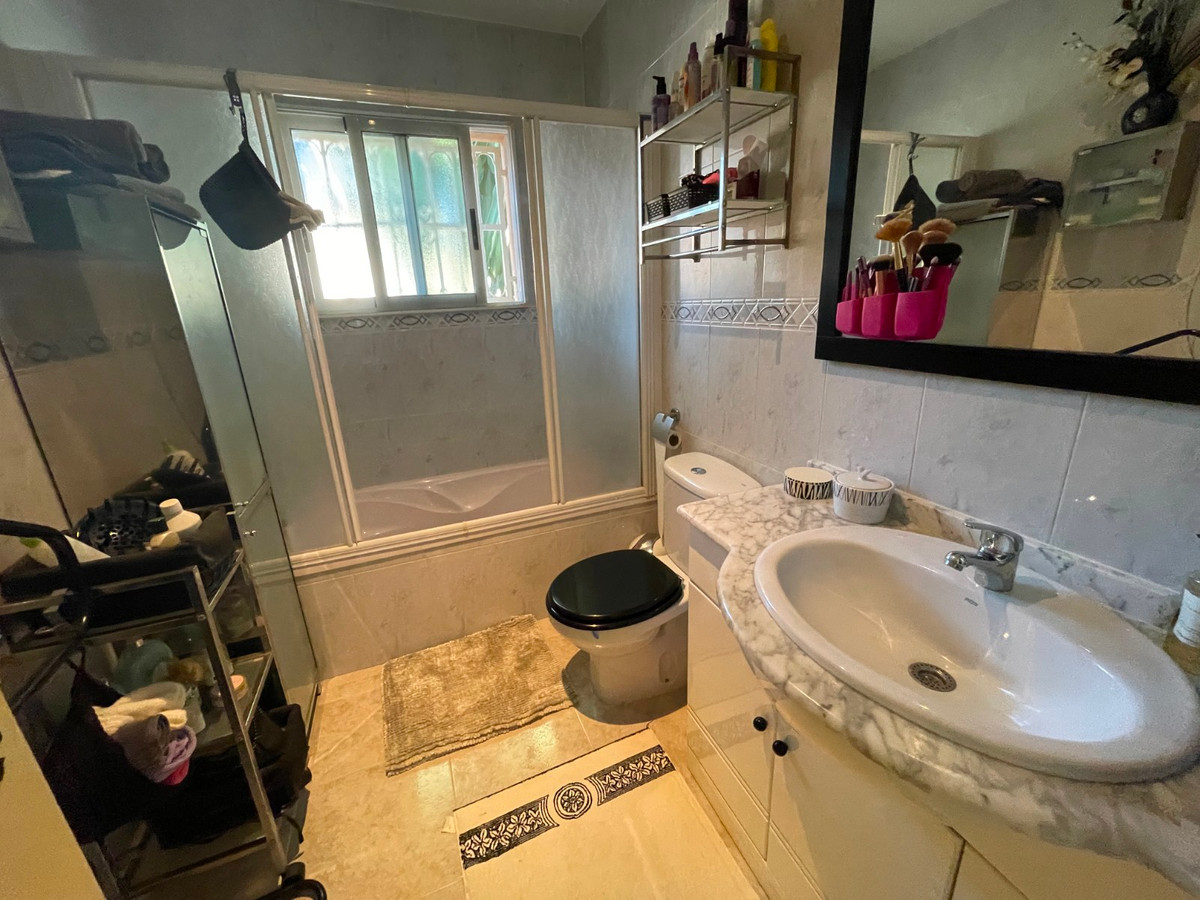 For sale - 5 Bedroom 3 Bathroom House - Detached Villa in Rojales - Benimar  - Alicante