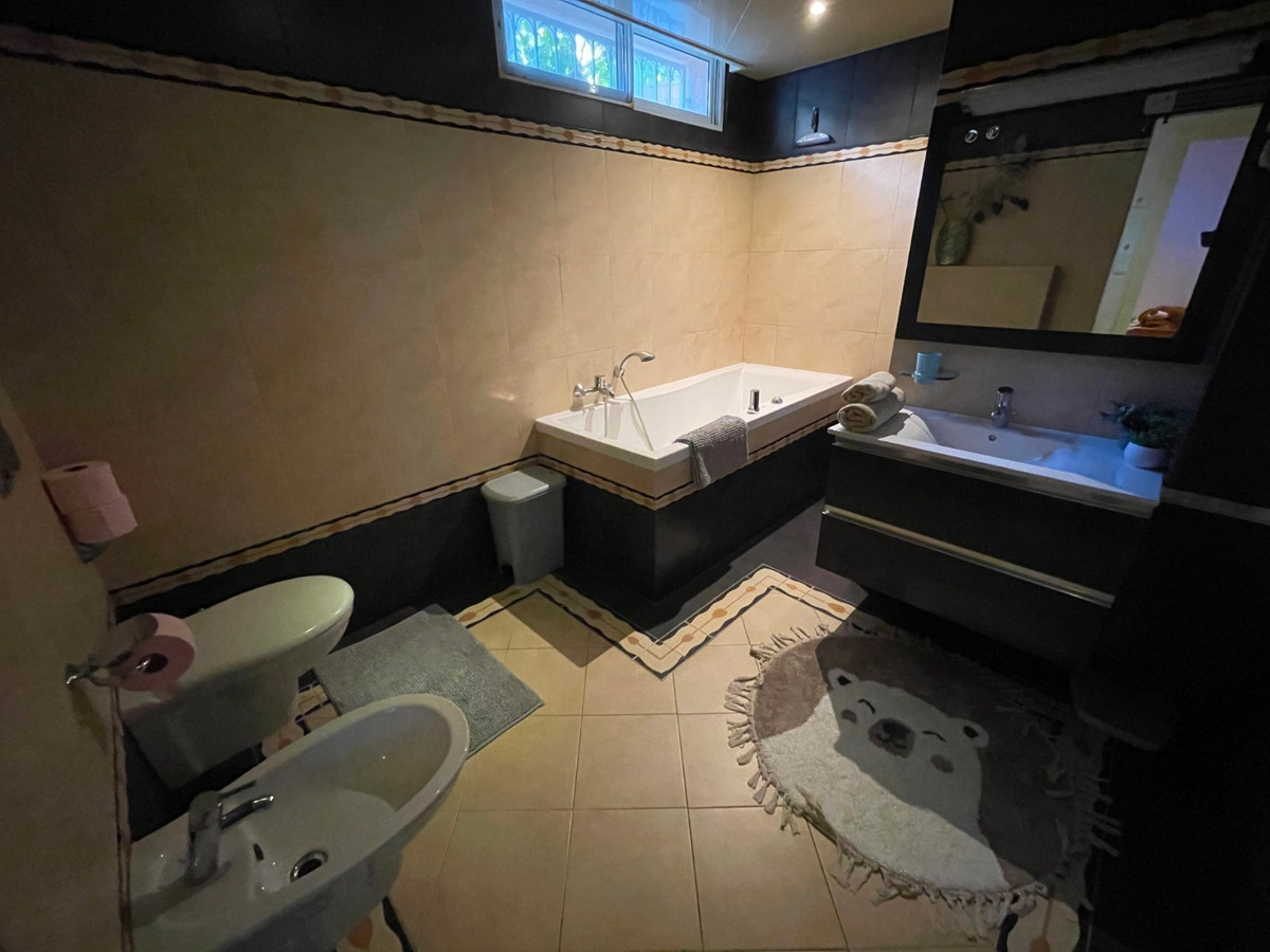 For sale - 5 Bedroom 3 Bathroom House - Detached Villa in Rojales - Benimar  - Alicante