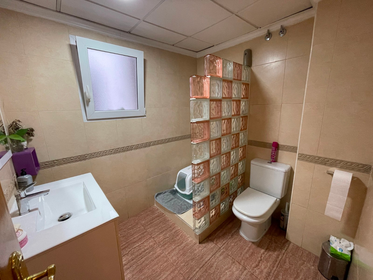 For sale - 4 Bedroom 2 Bathroom Apartment - Ground Floor Apartment in Torrevieja - Torrevieja Centro  - Alicante