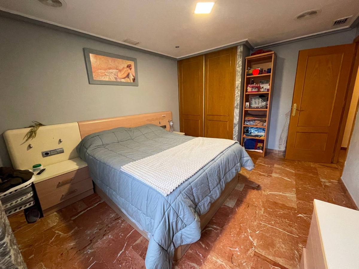 For sale - 4 Bedroom 2 Bathroom Apartment - Ground Floor Apartment in Torrevieja - Torrevieja Centro  - Alicante