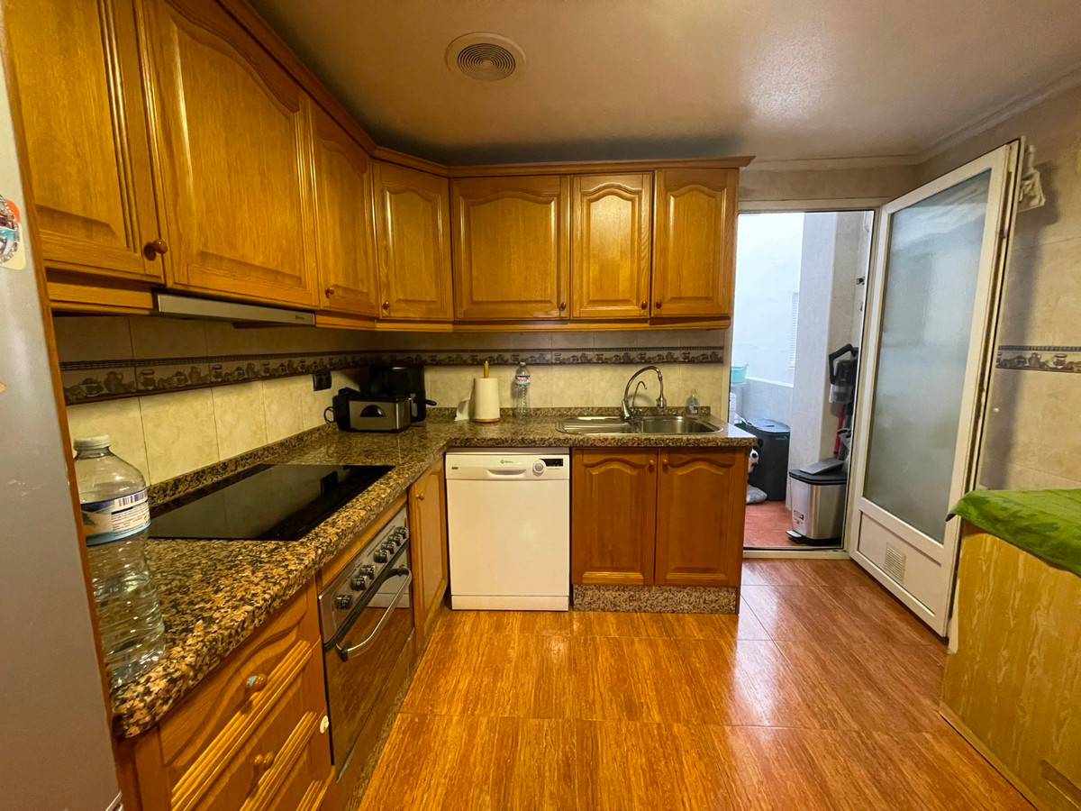 For sale - 4 Bedroom 2 Bathroom Apartment - Ground Floor Apartment in Torrevieja - Torrevieja Centro  - Alicante