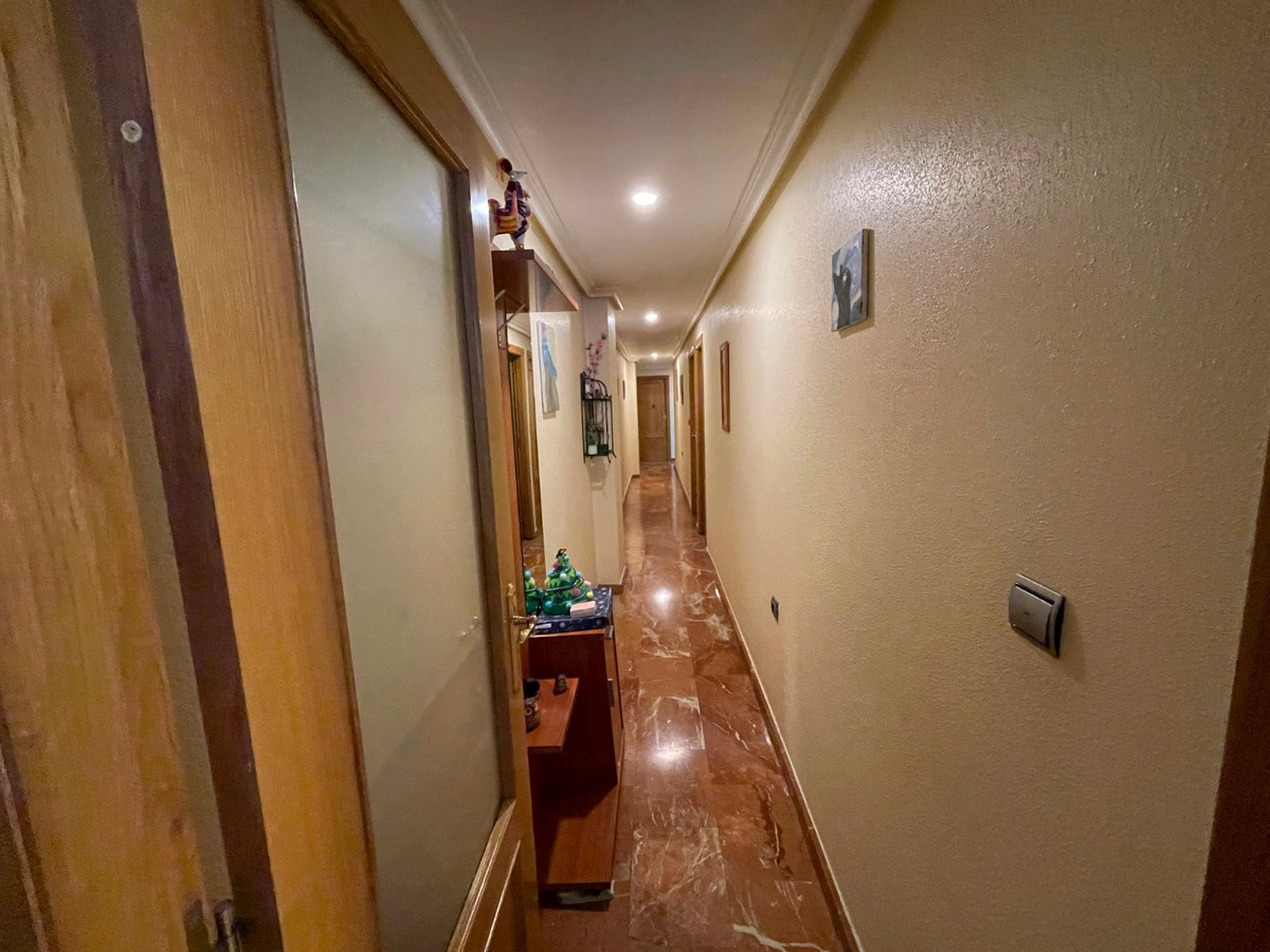 For sale - 4 Bedroom 2 Bathroom Apartment - Ground Floor Apartment in Torrevieja - Torrevieja Centro  - Alicante