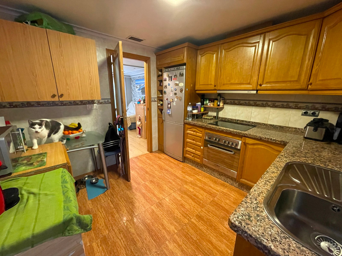 For sale - 4 Bedroom 2 Bathroom Apartment - Ground Floor Apartment in Torrevieja - Torrevieja Centro  - Alicante